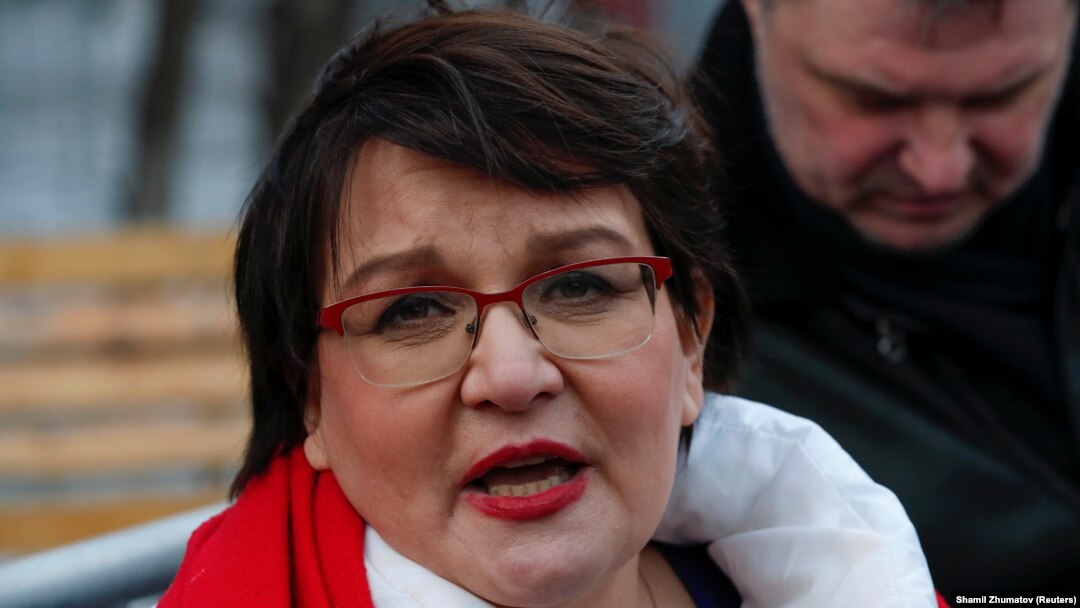 Yulia Galyamina speaks with reporters outside a court building before a hearing in Moscow on December 23, 2020.