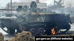 Падбітая расейская баявая машына дэсанту (БМД-2) у раяёне баёў за Гастомель