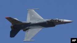  F-16-ը զորավարժությունների ժամանակ, արխիվ
