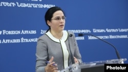 Armenia - Anna Naghdalian, a spokeswoman for the Armenian Foreign Ministry, speaks at a news briefing in Yerevan, 28 August 2018.