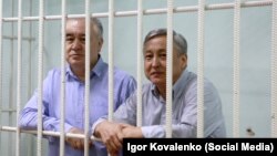 Өмүрбек Текебаев менен Дүйшөнкул Чотонов. 