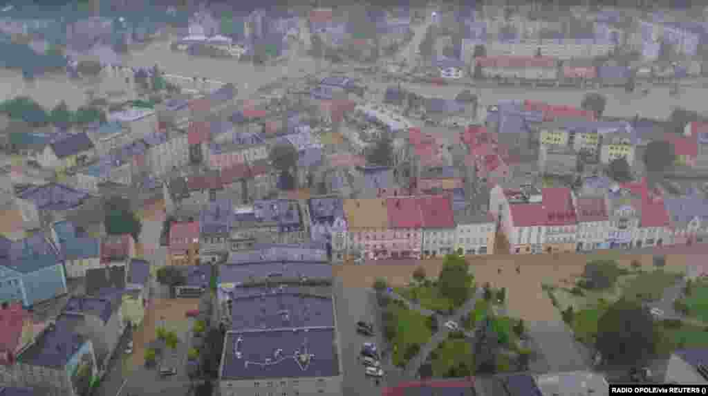 Дрон тарткан сүрөт. Польша, Глухолазы шаары 