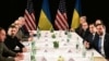 Віцэ-прэзыдэнт ЗША Дж.Д.Вэнс (справа), дзяржсакратар ЗША Марка Рубіё (другі справа) і прэзідэнт Украіны Ўладзімір Зяленскі (другі зьлева) сустракаюцца ў Мюнхене, 14 лютага 2025