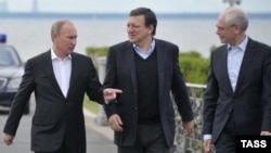 Vladimir Putin sa Barrosom i Rompuyem u Sankt Petersburgu