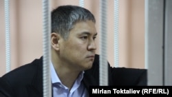 "Мыйзамдагы ууру" атыккан Камчы Көлбаев сот залында, 18-апрель 2013-жыл. 