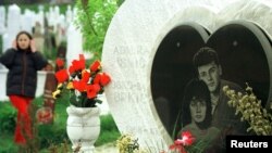Nadgrobni spomenik Admiri Ismić i Bošku Brkiću, sarajevskim "Romeu i Juliji"