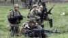 Озброєні особи із георгієвськими стрічками на околиці Слов’янська