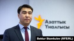 Жанар Акаев.