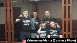 Фігуранты справы «Хізб ут-Тахрыр». Сімферопаль, Крым, Украіна, 21 лютага 2022 году. Зьлева направа: Шабан Умераў, Раім Айвазаў, Рыза Ізетаў, Фарход Базараў, Рэмзі Бекіраў.