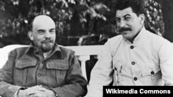 Владимир Ленин һәм Иосиф Сталин