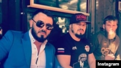 Висмурадов Абу-Зайд (юккъераниг) Голланде UFC-н къовсадаларшка хьажа веъначу хенахь, Дугазаев Тимуран инстаграмера сурт

