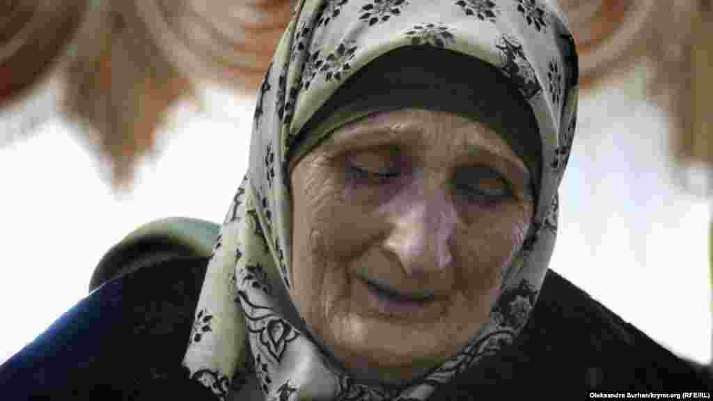 Ruslannıñ anası mektüpni ağlay-ağlay diñledi: oğullarnıñ ekisi de - Ruslan ve Eskender - şimdi apisteler