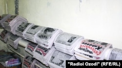 Tajikistan,Dushanbe -- Tajik Newspapers, 21Apr2011