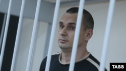 Украинский режиссер Олег Сенцов в зале суда в Москве. 7 июля 2014 года. 