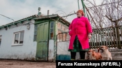 Мати Володимира Балуха Наталія в кримському селі Серебрянка, архівне фото