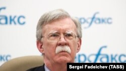 Këshilltari për siguri kombëtare, John Bolton gjatë konferencës për media në Moskë. 