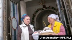 Архив. Бишкектеги чиркөөдө тартылган сүрөт. 2017-жыл. 
