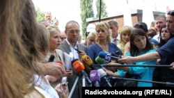 Юлія Цімашэнка каля Апэляцыйнага суду Кіева