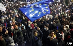 29 noiembrie - manifestație de protest în fața Parlamentului din Tblisi.