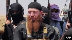 Одним из лидеров ИГ является Тархан Батирашвили, он же Умар аш-Шишани. Бывший грузинский офицер, военный разведчик, ветеран российско-грузинской войны 2008 года Батирашвили теперь замыкает тройку самых «дорогостоящих» международных террористов по версии Госдепа США