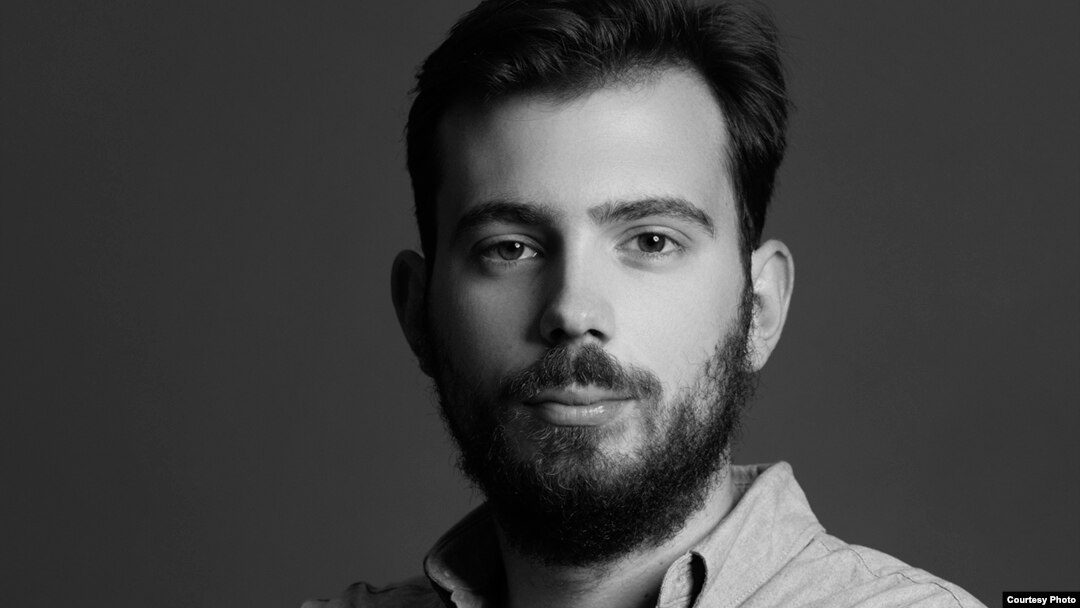 Armin Durgut je na više od 50 fotografija predstavio obuću Srebreničana u kojoj su bježali od genocida na slobodnu teritoriju.