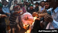 Activists from the Pakistani Peoples Party (PPP) burn an effigy of Indian Prime Minister Narendra Modi during an anti-Indian protest in Karachi on March 1.