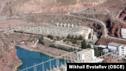 Тажикстандын Вахш дарыясындагы Нурек ГЭСи