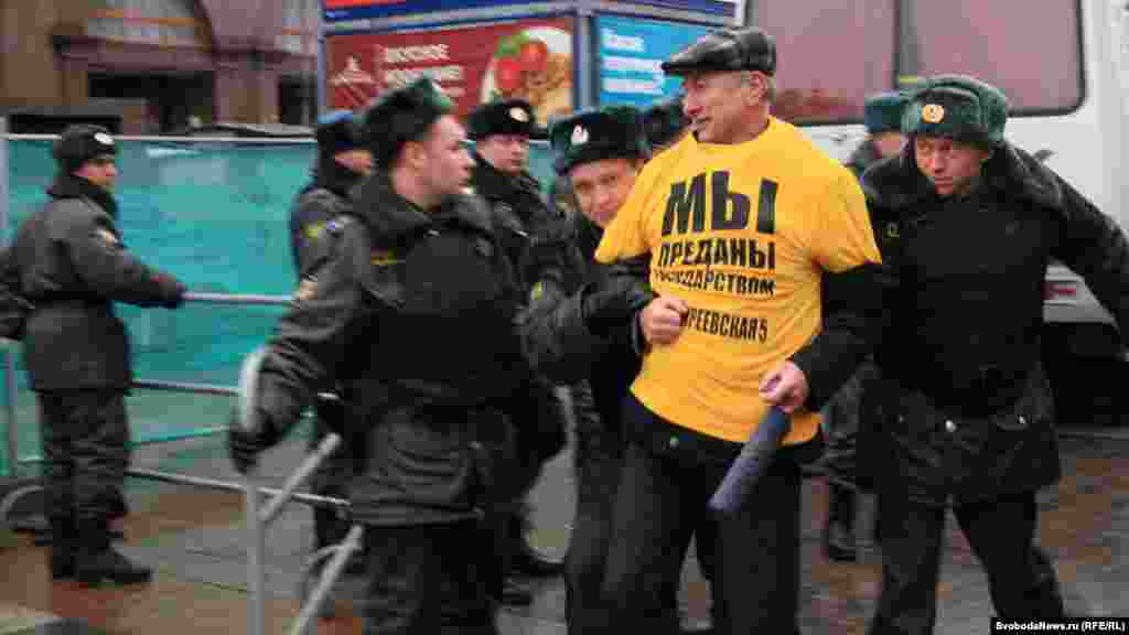 Москванын борборунда полиция "Солчул фронт" кыймылы уюштурган нааразылык акциянын катышуучуларын кармады.