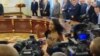 Актывістка Femen застаецца ў паліцыі без адваката. Там яшчэ ня вырашылі, ці быў у акцыі крымінал