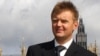 U.K. -- Russian ex-spy and fierce Kremlin critic Aleksandr Litvinenko, after a press conference in London, 14Sep2004