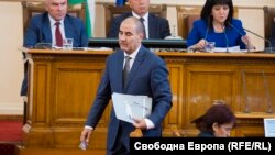 Председателят на парламентарната група на ГЕРБ Цветан Цветанов. 