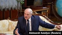 Към момента президентът Александър Лукашенко не дава индикации затова, че е готов да подаде оставка