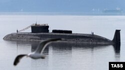 «Юрий Долгорукий» деп аталган суу алдында жүрүүчү кеме. Североморск. 27-июль, 2014-жыл. 