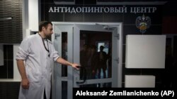 Москвадагы допингге каршы лабораториянын кире бериши. Архив сүрөт. 