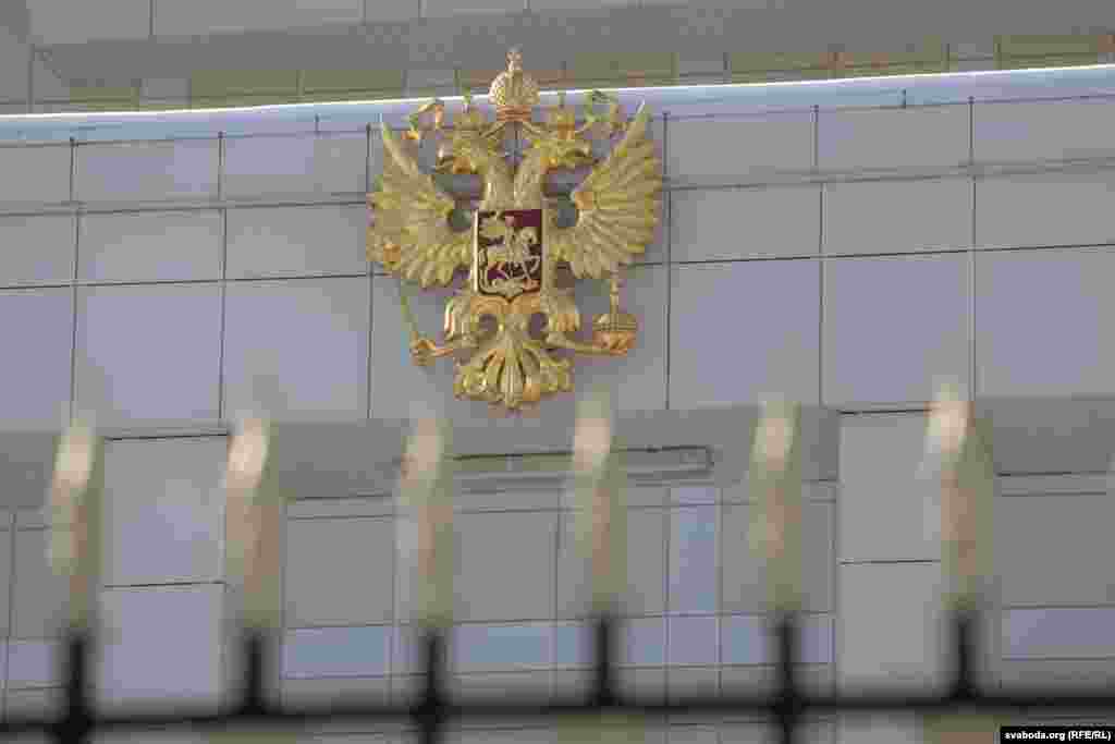На мінулым тыдні мэр Масквы Сяргей Сабянін пагадзіўся на ўсталёўку памятнай дошкі Барысу Нямцову «пры ўмове згоды жыхароў дому»